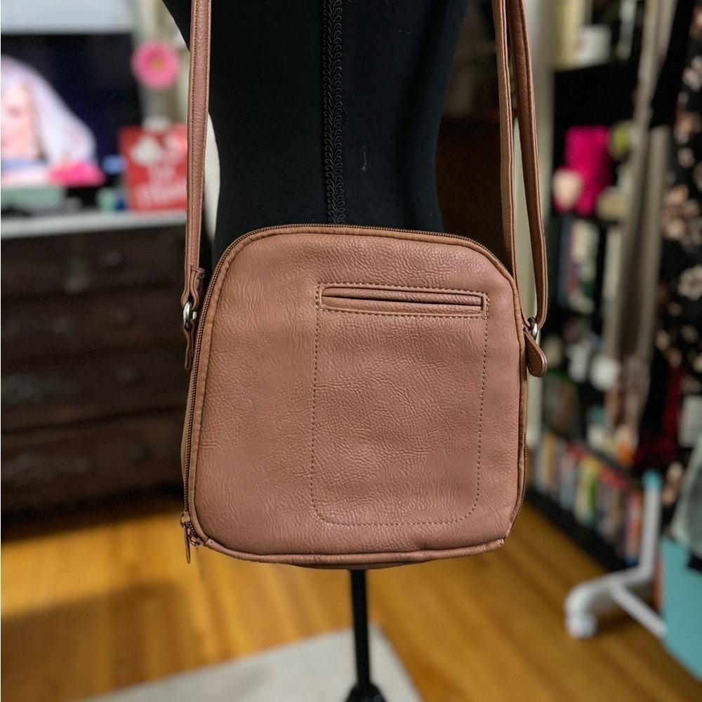 ST JOHNS BAY brown faux leather multi compartment crossbody bag - Picture 3 of 11